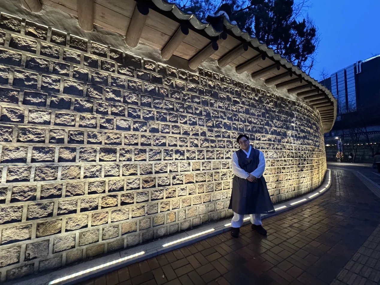 Johnny in hanbok at a Korean palace